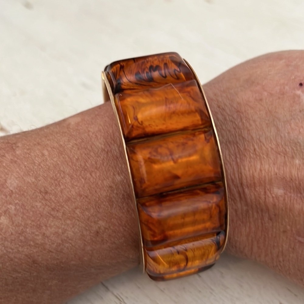 Unique Vintage hinged unmarked root beer lucite bracelet